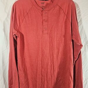 GAP Long Sleeve Henley in Brick Red